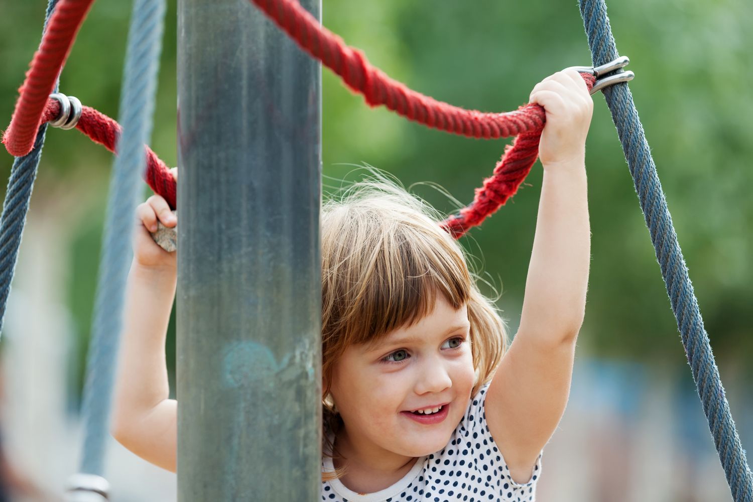 Impressie spelen in de speeltuin