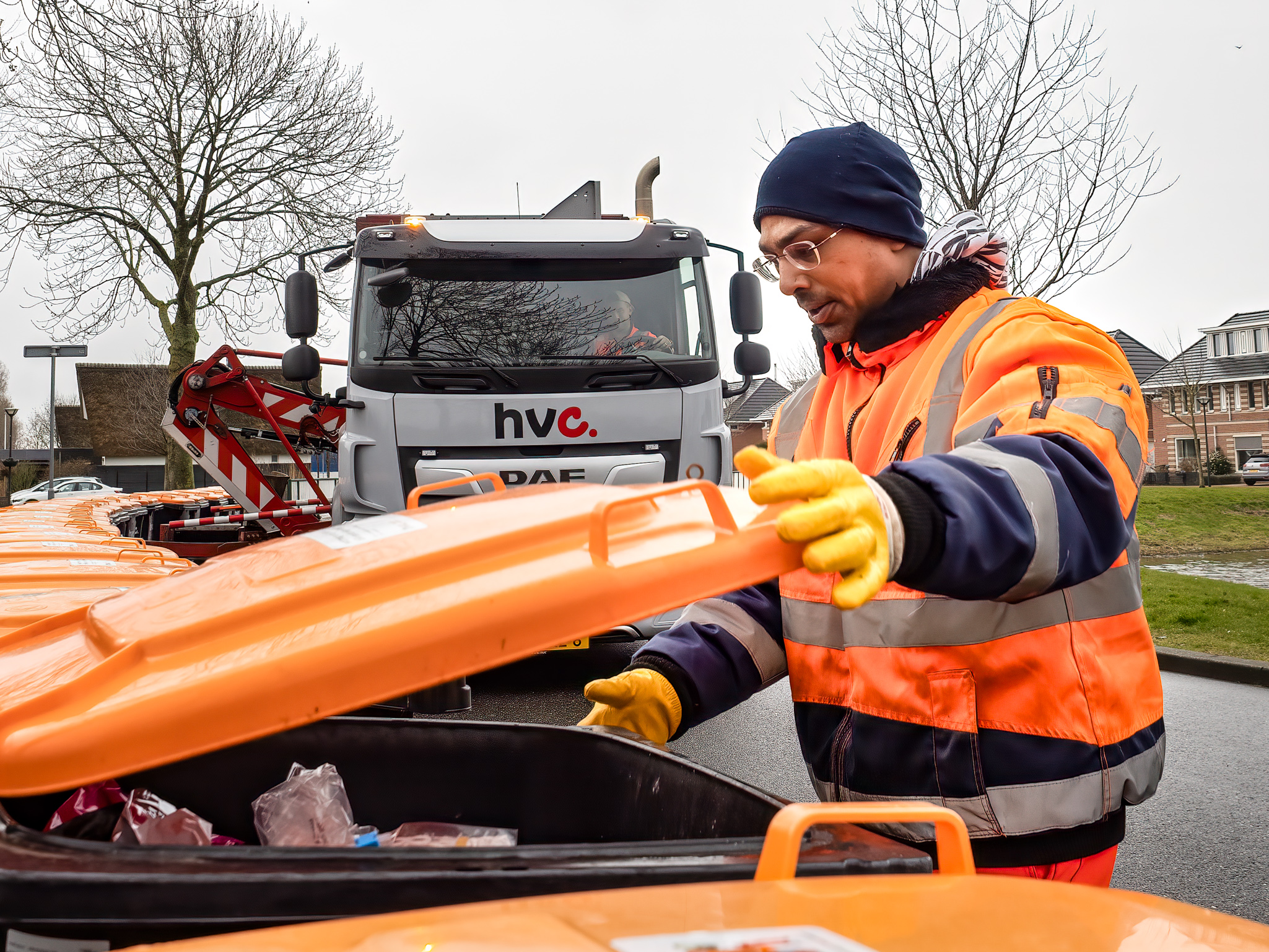 HVC leegt de afvalbakken