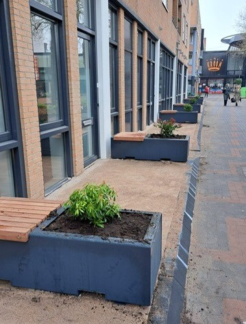De Delftse stoepen voor de woningen aan het Stadhuisplein