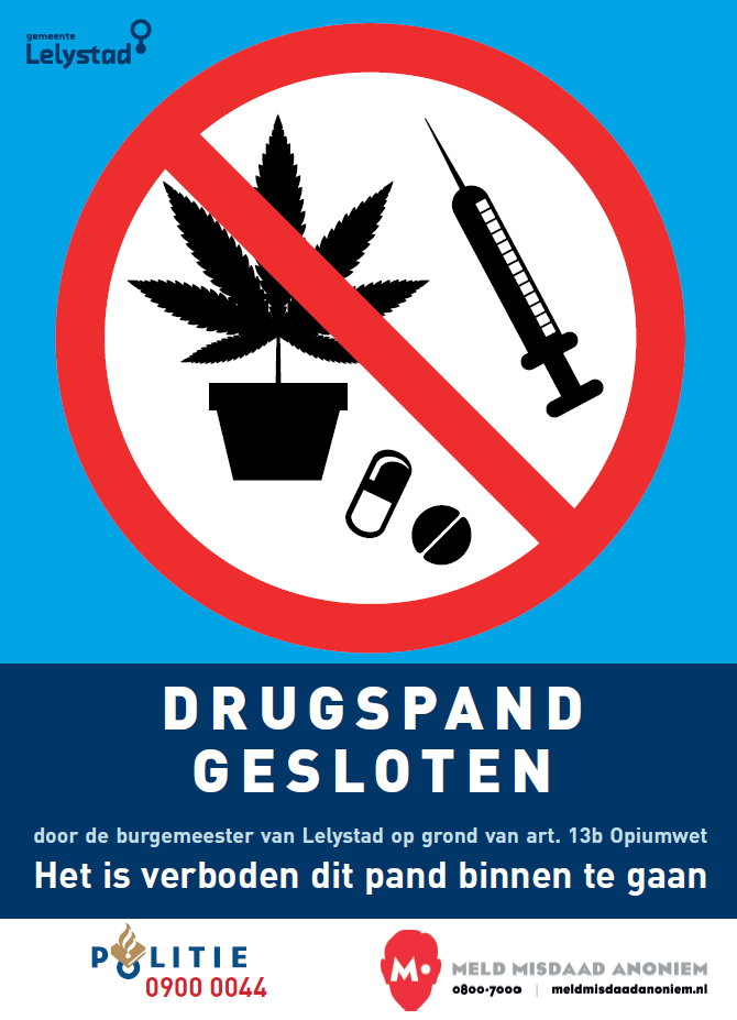 Poster die aangeeft dat een drugspand is gesloten door de burgemeester en dat het verboden is om het pand binnen te gaan
