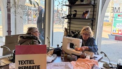 Kledingreparatie in het Verspil-me-niet-centrum