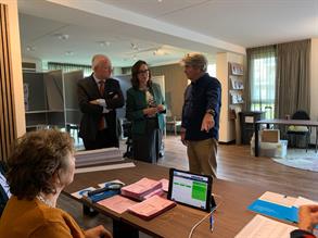 Stembureau in Buurtkamer Hooghe Bomen