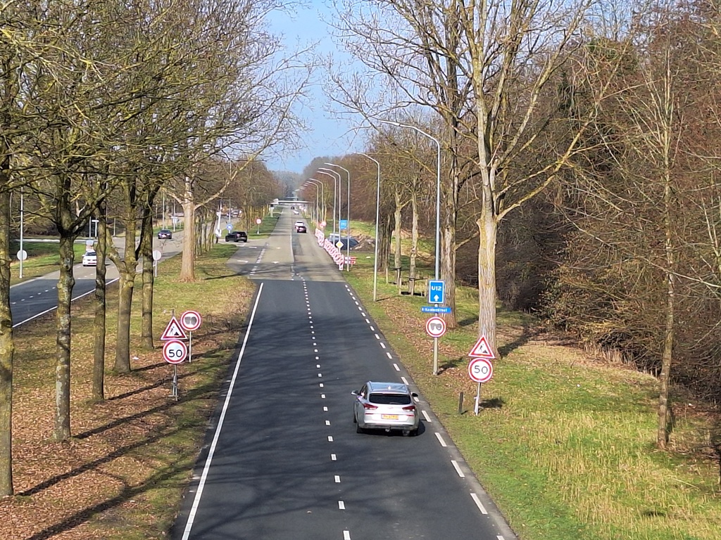 De Oostranddreef ter hoogte van de Kustendreef, waar de eerste fase van het groot onderhoud is geëindigd en de tweede van het groot onderhoud start