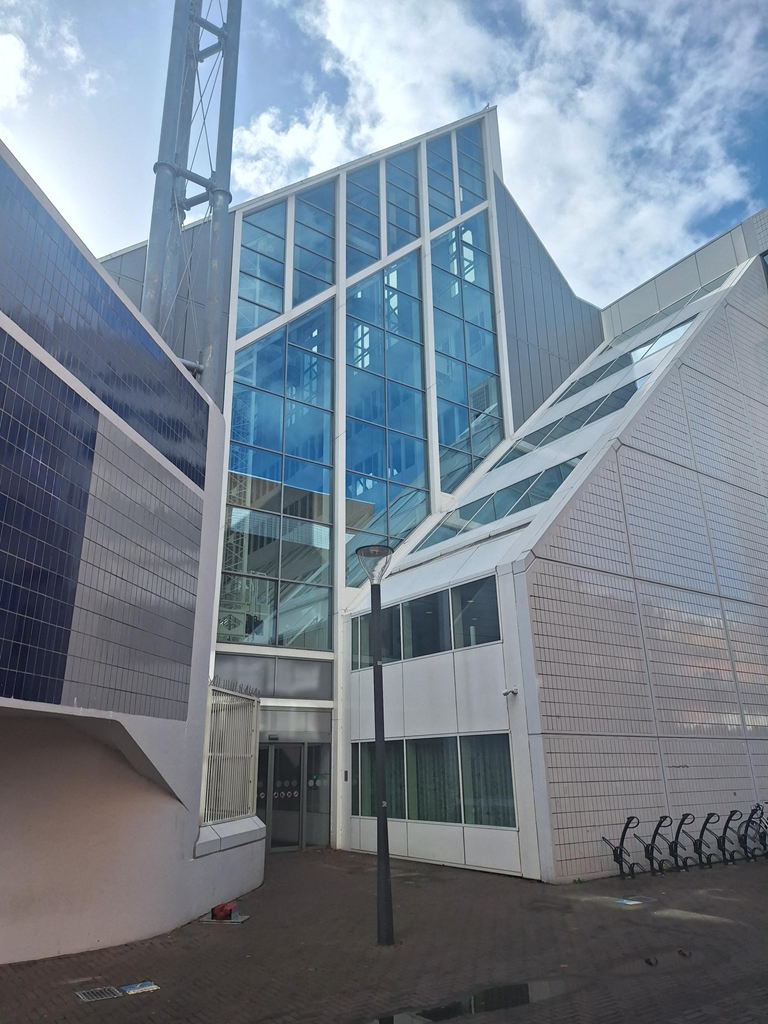 De ingang van het stadhuis aan de Dukaatpassage
