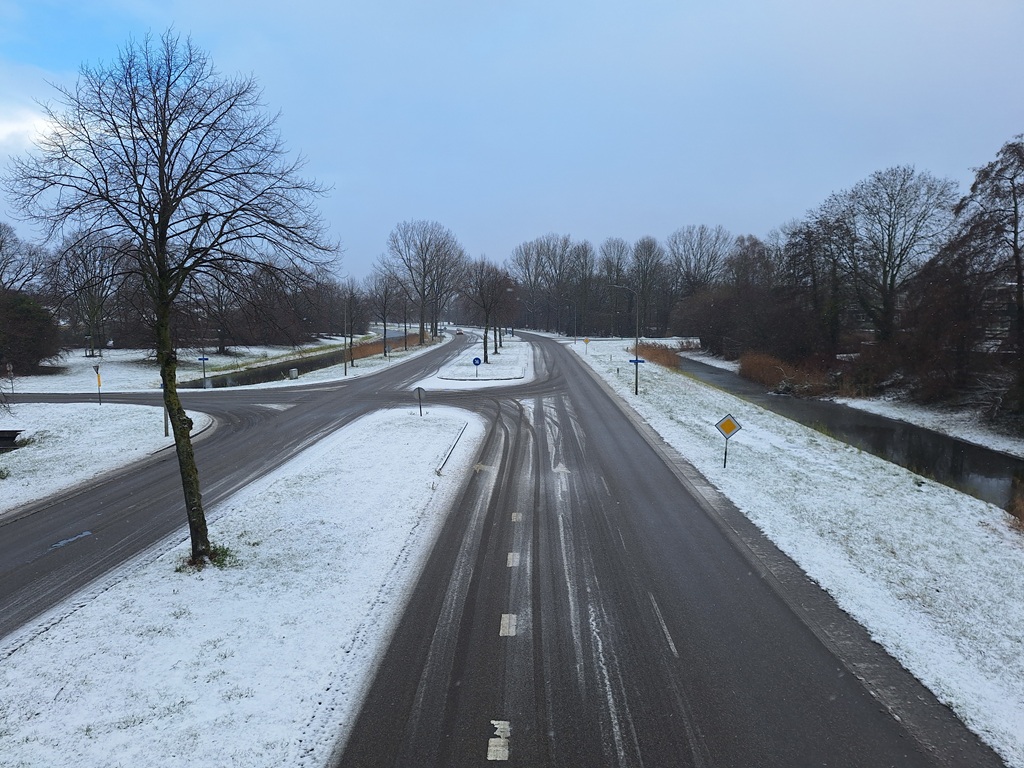 Besneeuwde dreef